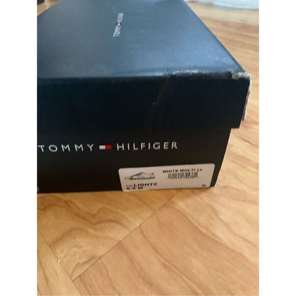 Tommy Hilfinger  white sneakers size 6.5 new - Picture 4 of 6